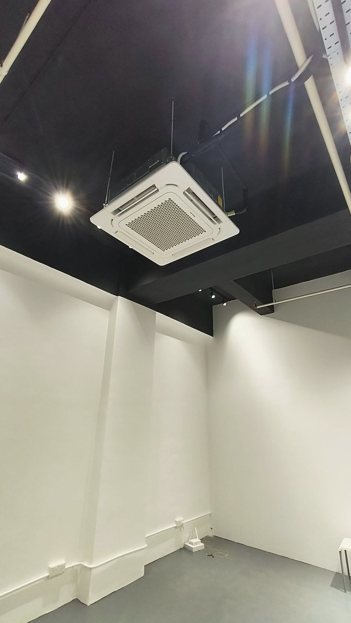 Completed room with ceiling cassette air-conditioning