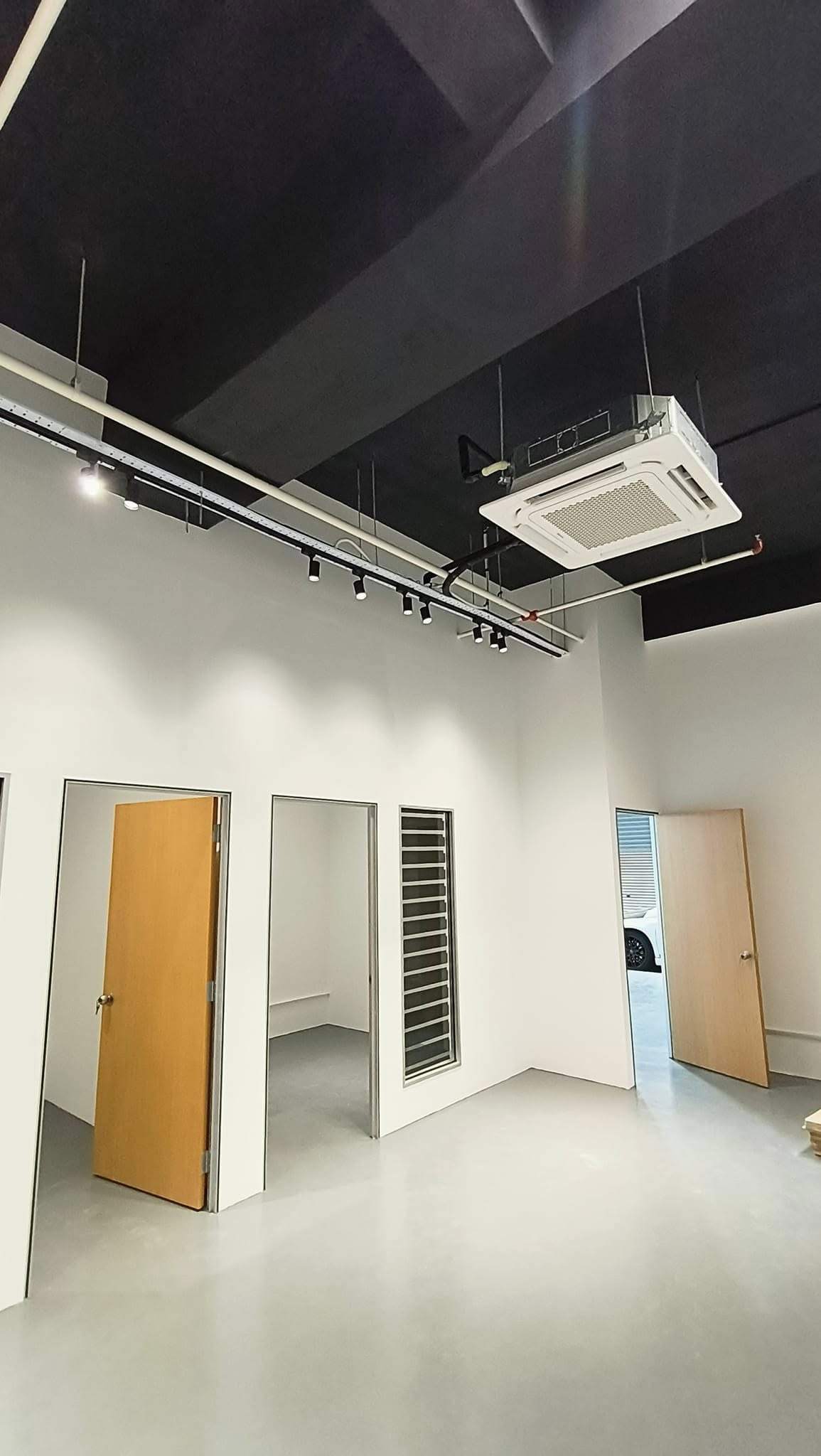 Air-conditioning cassette installation with black ceiling
