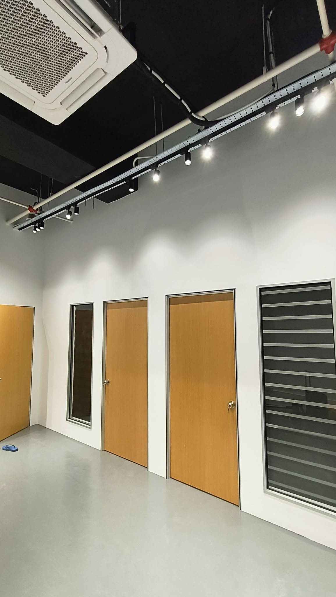 Partition walls with doors and glass panels